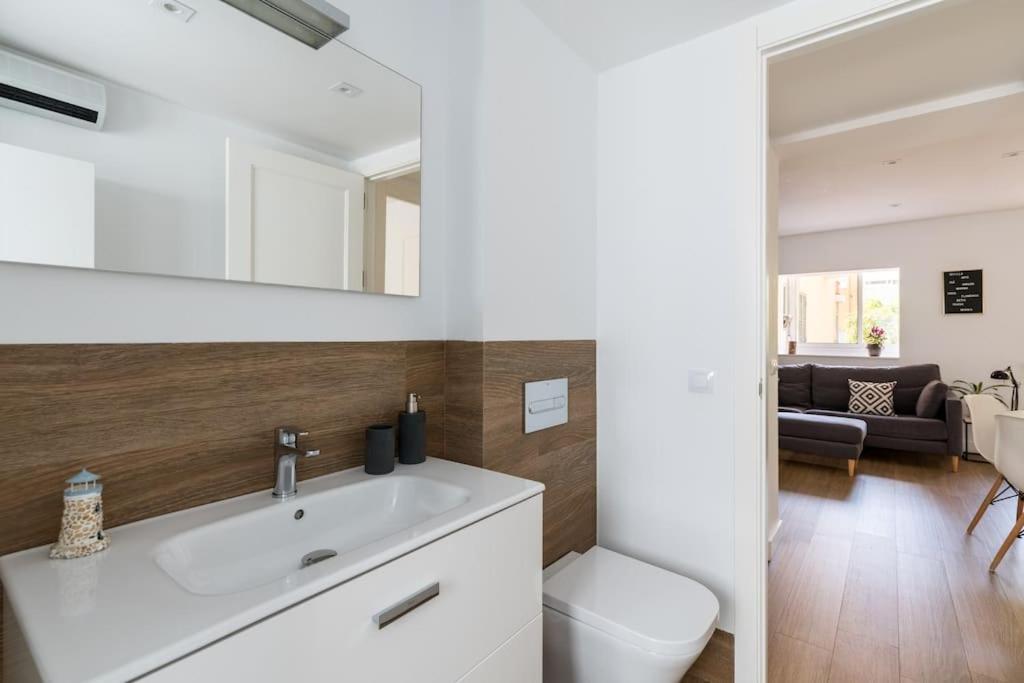 Apartamento Moderno En Triana 2 Dormitorios Y Aire Acondicionado إشبيلية المظهر الخارجي الصورة