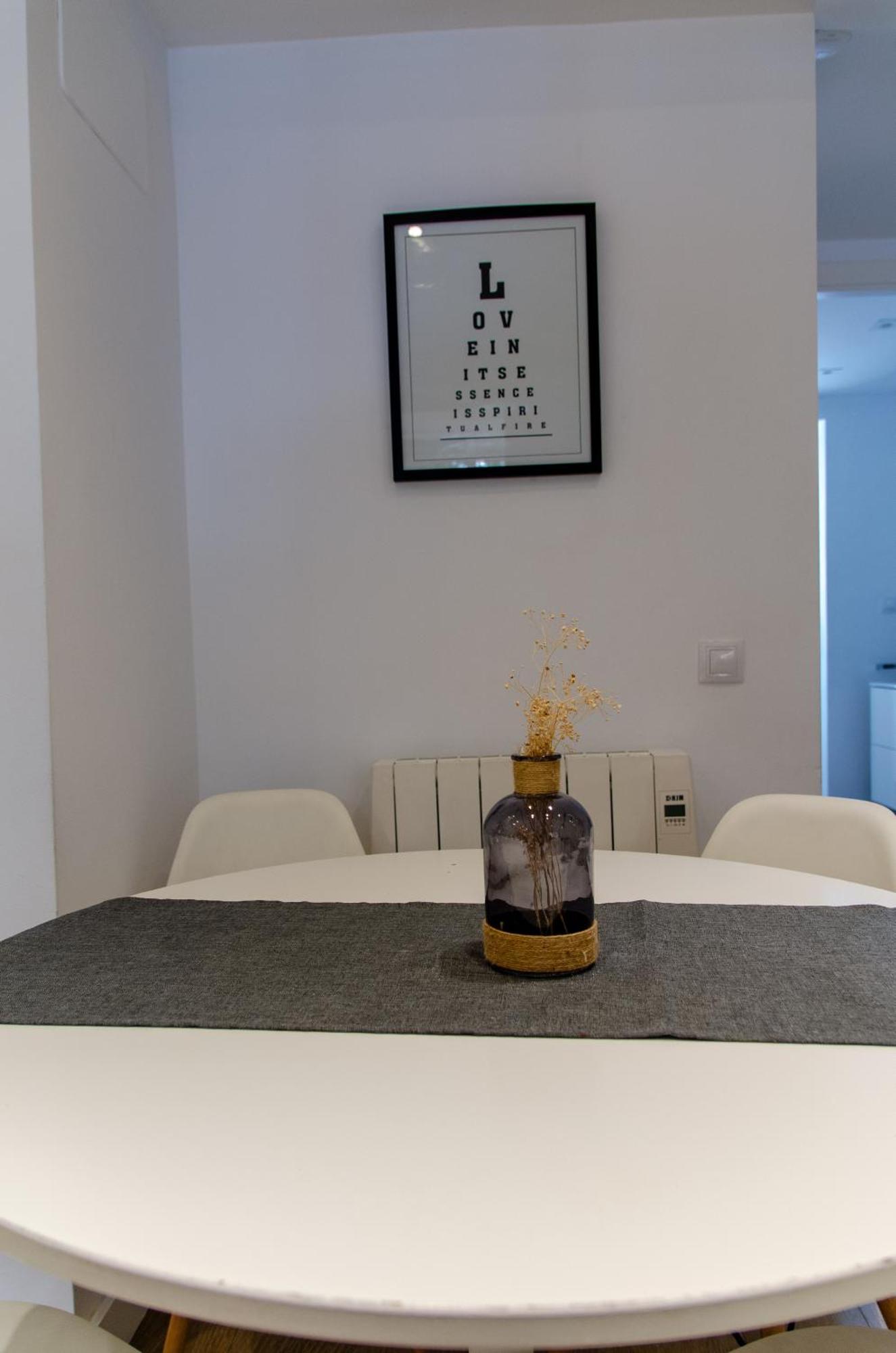 Apartamento Moderno En Triana 2 Dormitorios Y Aire Acondicionado إشبيلية المظهر الخارجي الصورة