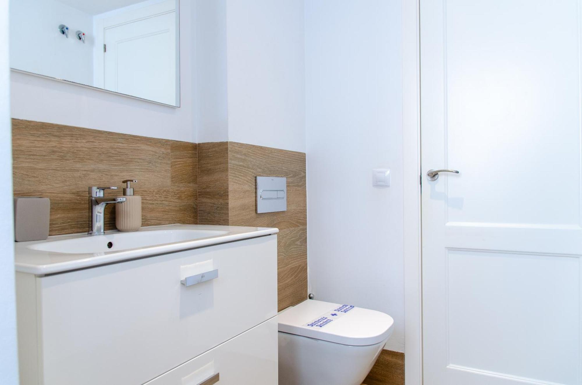 Apartamento Moderno En Triana 2 Dormitorios Y Aire Acondicionado إشبيلية المظهر الخارجي الصورة