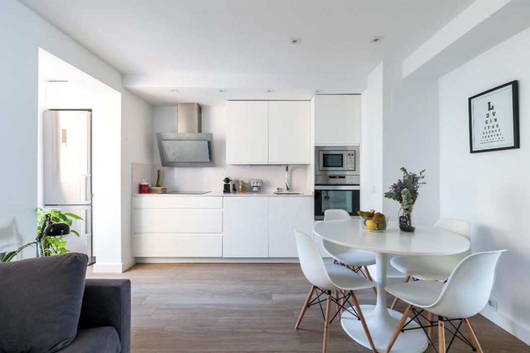 Apartamento Moderno En Triana 2 Dormitorios Y Aire Acondicionado إشبيلية المظهر الخارجي الصورة